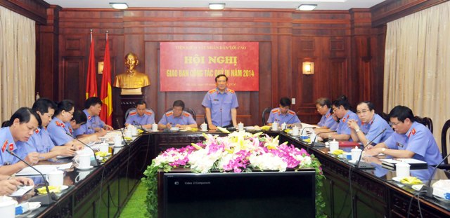 Đồng chí Nguyễn Hòa Bình, Ủy viên trung ương Đảng, Viện trưởng VKSNDTC phát biểu kết luận Hội nghị Giao ban Quý III 