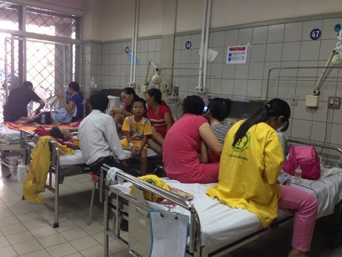 Ngày nắng nóng, đêm lạnh Trẻ bị bệnh hô hấp tăng mạnh