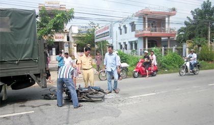 Cùng một thời điểm, xảy ra 2 vụ TNGT làm 2 người chết