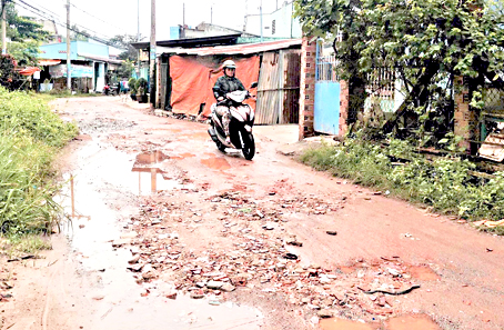 Đường làng bao giờ được nâng cấp