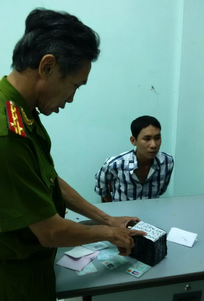 Bắt đối tượng mua bán trái phép chất ma túy