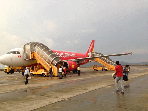 Nữ hành khách rượt đuổi, hành hung nhân viên Vietjet Air