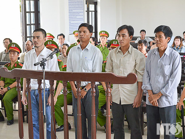 Xét xử nhóm đối tượng vi phạm quy định về đất đai