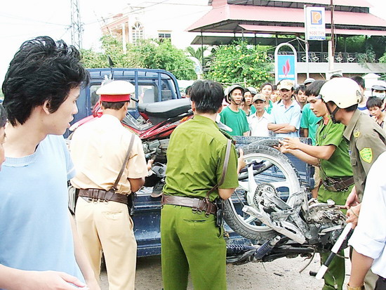 Tai nạn giao thông còn diễn biến phức tạp
