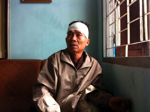 Xông vào nhà chém người, cướp laptop