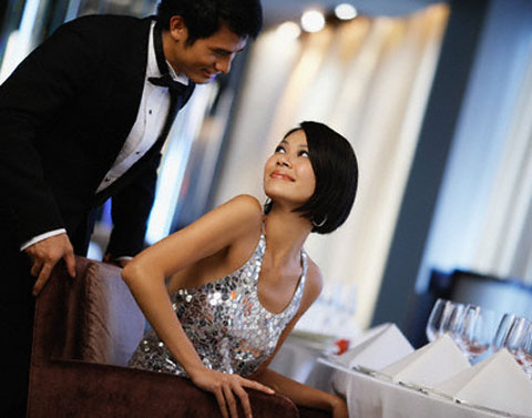 Khó nghĩ khi gặp bạn gái lần đầu đã vào  nhà nghỉ