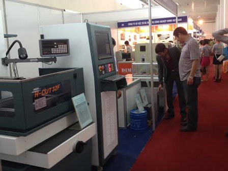 Gần 200 doanh nghiệp tham dự Hội chợ quốc tế hàng công nghiệp 2014