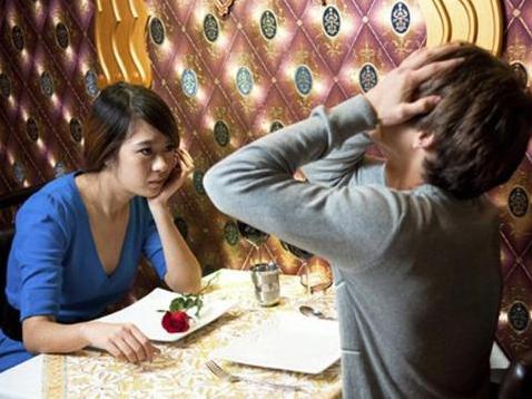 Tủi thân vì yêu phải chàng họ… keo