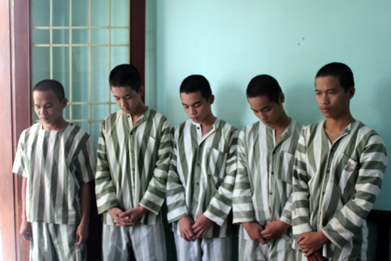 Thấy   dễ quá nên vào tù