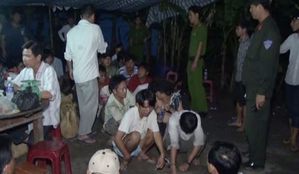 Triệt phá tụ điểm đá gà ăn thua bằng tiền