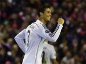 Vượt Messi, C Ronaldo áp sát kỉ lục ghi bàn của Raul