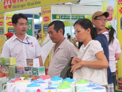 Xăng giảm 8 lần, giá tiêu dùng rơi mạnh