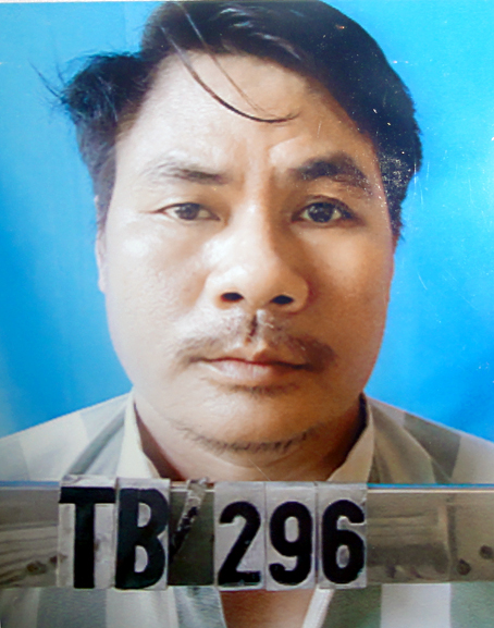 Truy tố bị cáo làm giấy tờ giả