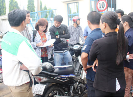 Công ty TNHH Gạch men Mỹ Đức Thôi việc không được thanh toán BHXH, công nhân bao vây nhà máy