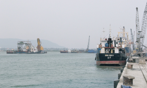 Cảng nước sâu Nghi Sơn, nơi các doanh nghiệp tố bị cán bộ Cảng vụ Hàng hải Thanh Hóa nhũng nhiễu, nhận tiền trái quy định. Ảnh: Lê Hoàng.