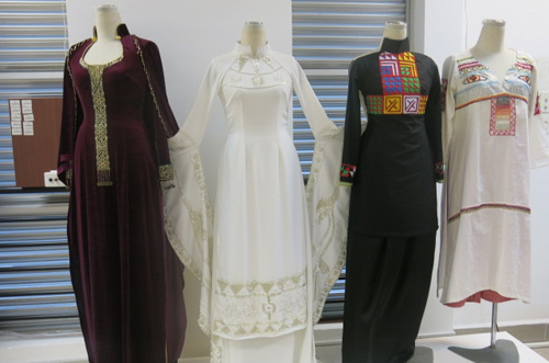 Nỗi lo nhân bản văn hóa ngoại lai