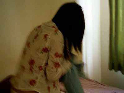 Ê chề khi vào nhà nghỉ, bạn trai bắt cưa đôi tiền phòng