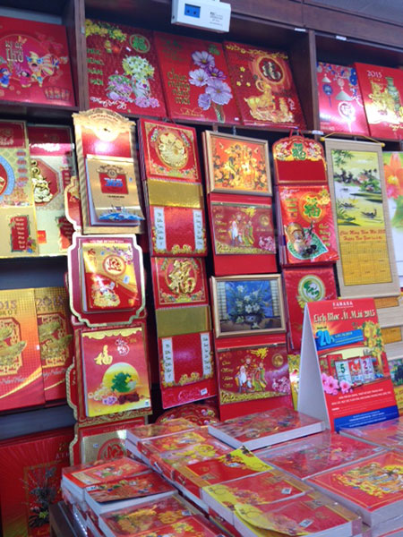 Thị trường lịch Ất Mùi 2015 Mang đậm hồn quê Việt Nam