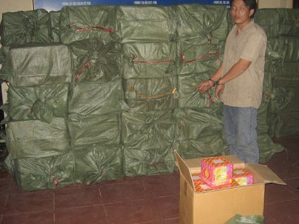 Hà Nội Thuê xe ô tô đông lạnh vận chuyển 3 tấn pháo hoa lậu