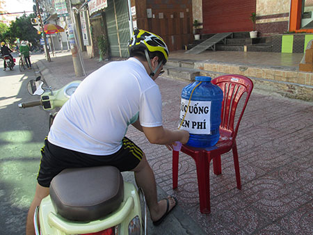 Mát lòng với nước uống miễn phí