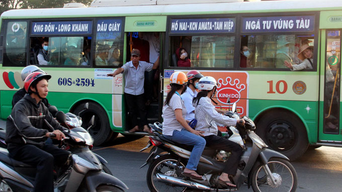 Nhân viên xe buýt lại hành xử không văn hóa với hành khách