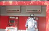 Phí dịch vụ ATM bủa vây người dùng thẻ