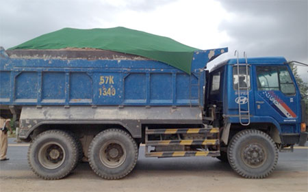 Tạm giữ xe ben không kiểm định an toàn kỹ thuật