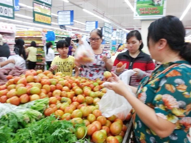 Nhiều mặt hàng tiếp tục giảm giá tại Co opmart