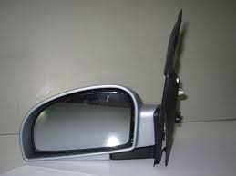 Cảnh giác với nạn trộm cắp gương chiếu hậu xe ô tô