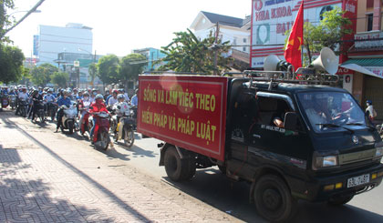 Mít tinh, tuần hành hưởng ứng Ngày Pháp luật Việt Nam 9-11
