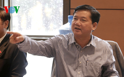 Bộ trưởng Đinh La Thăng phát biểu tại họp tổ (ảnh Quang Trung)