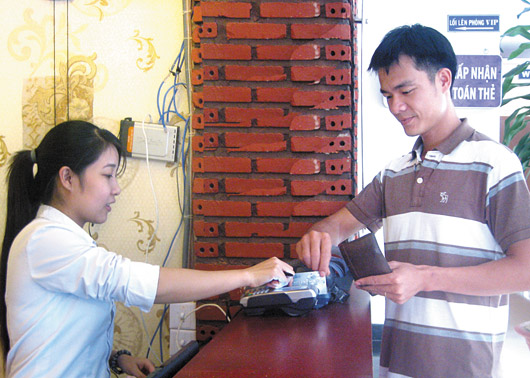 Thực hiện đề án thanh toán không dùng tiền mặt Các tổ chức tín dụng đẩy mạnh truyên truyền