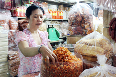 E dè trữ hàng bán tết