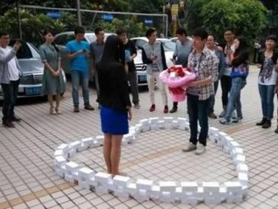 Cầu hôn bằng 99 chiếc iPhone 6 nhưng vẫn bị thẳng thừng từ chối