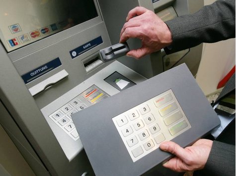 Bắt 2 đối tượng dùng công nghệ cao để thu dữ liệu tại trụ ATM