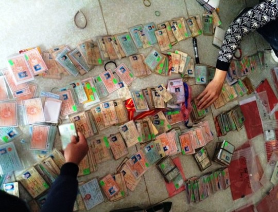 Kiểm tra tiệm cầm đồ, thu 1 ngàn thẻ sinh viên, bằng ĐH cầm cố