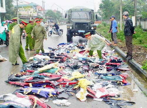 Thủ tướng Chính phủ chỉ đạo xử lý nghiêm các đối tượng buôn lậu và bán hàng giả