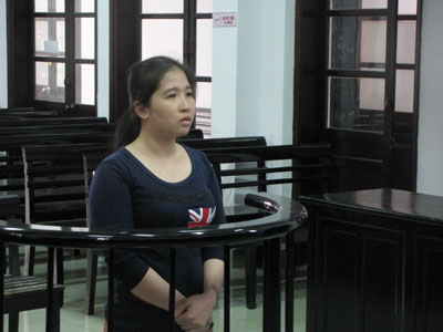 Xài tiền giả, lãnh án thật