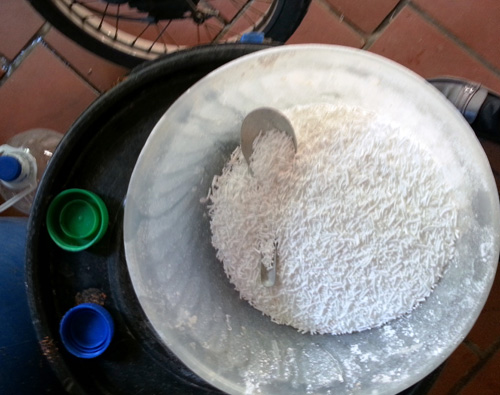 Tương ớt bẩn từ lò ra chợ