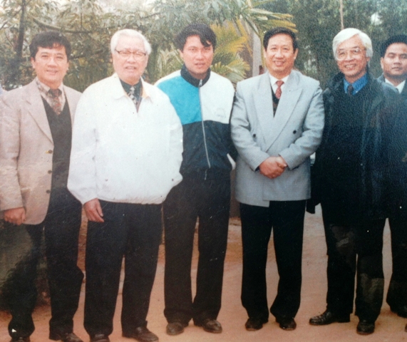 Ông Dũng nên khởi kiện ra tòa