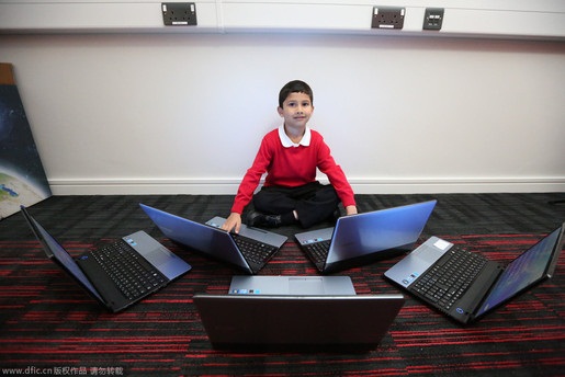 5 tuổi được cấp bằng chuyên gia máy tính