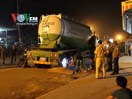 Lùi xe bất cẩn, lái xe cán chết cụ bà 80 tuổi