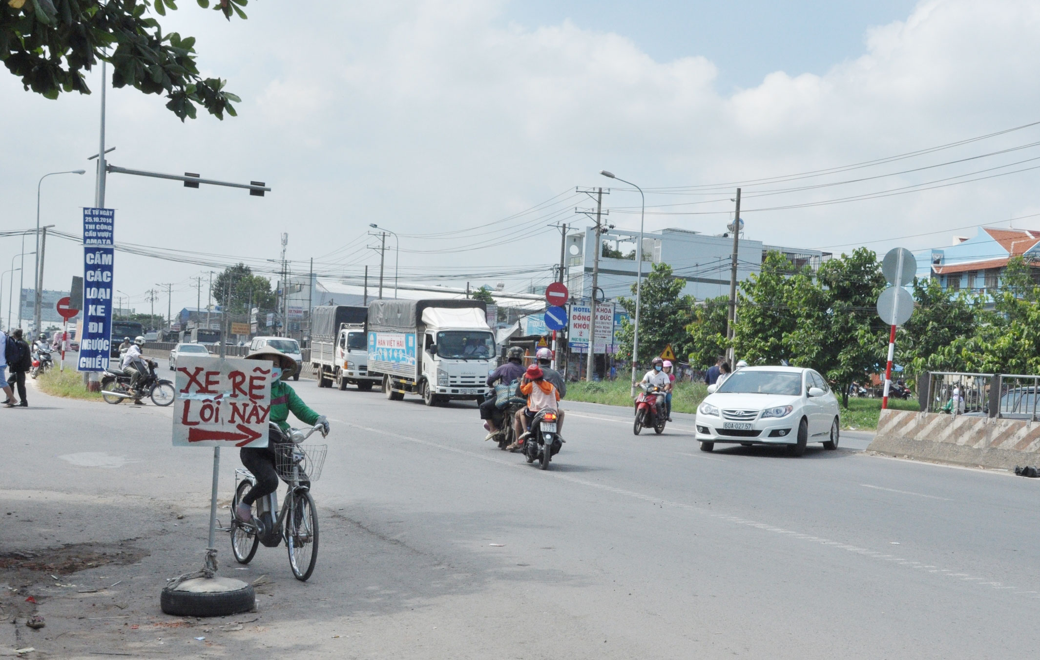 Người dân khổ vì đường thi công thiếu an toàn