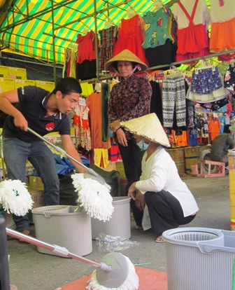 Đưa Hàng Việt về khu công nghiệp