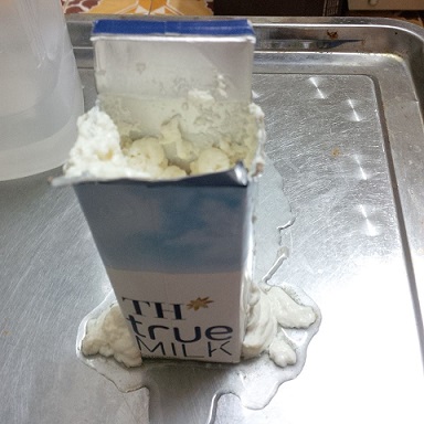 Khách hàng phàn nàn sữa TH True Milk kém chất lượng