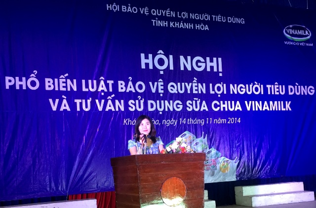 Bà Lê Thị Thanh Nga – Trưởng ban nhãn hiệu ngành hàng sữa chua, Công ty Vinamilk chia sẻ với người tiêu dùng về cách bảo quản sản phẩm sữa chua luôn tươi ngon và đảm bảo dinh dưỡng