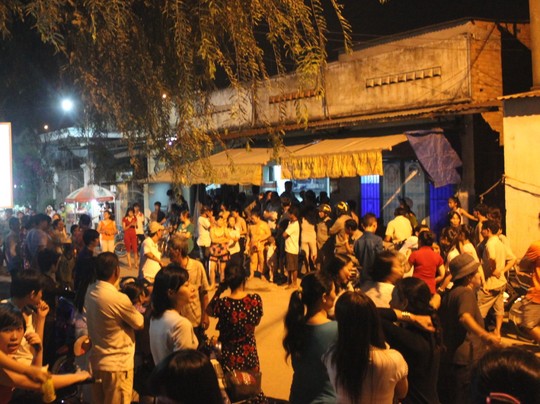 Bịt mặt, cầm dao xông vào tiệm làm tóc giết người