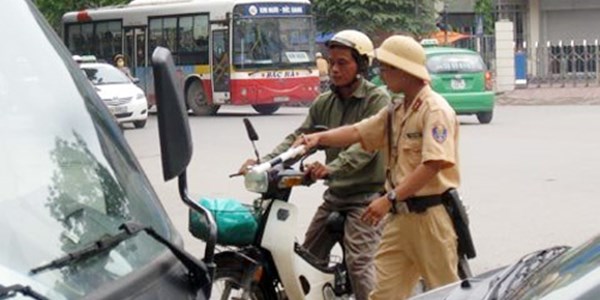 Từ ngày 1 1 2015, mua bán xe không sang tên bị phạt đến 4 triệu đồng