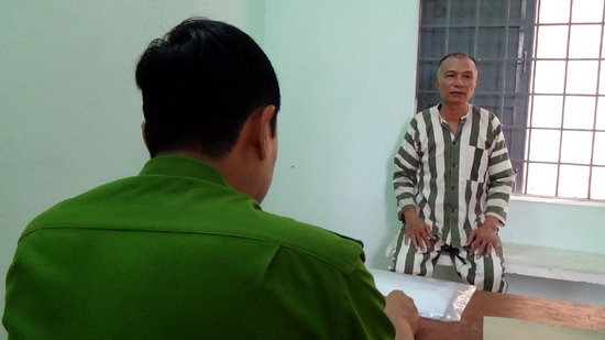 Vào tù vì làm giả tài liệu, con dấu để trục lợi