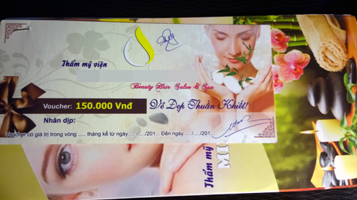 Ham quà tặng voucher, dính thương tích đầy mình